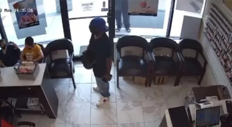 Quedó en ridículo el ratero Quedó en ridículo el ratero