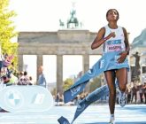 Tigist Assefa rompe récord mundial en maratón de Berlín