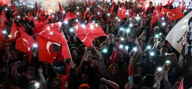 Triunfo histórico del CHP en elecciones municipales turcas: Cambio de rumbo en el poder político