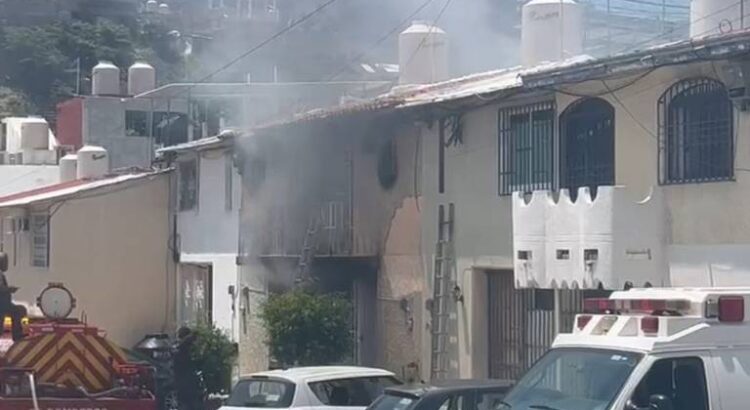 Incendio consume una vivienda en la colonia Progreso