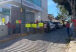 Exigen pagos, y protestan afuera de las oficinas del Bienestar