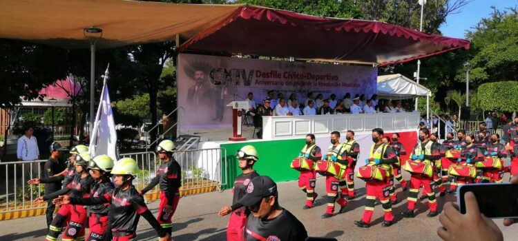 Saldo blanco en el desfile de la Revolución en Chilpancingo