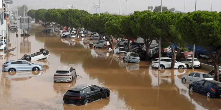 Tragedia en España: más de 150 muertos por inundaciones históricas