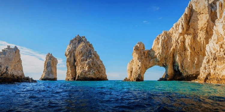 Los Cabos uno de los 5 destinos favoritos del turista para la temporada invernal SECTUR proyecta una ocupación hotelera del 80%.