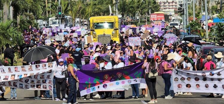Más de 700 mujeres participan en marcha conmemorativa del Día Internacional de la Mujer Más de 700 mujeres participan en marcha conmemorativa del Día Internacional de la Mujer