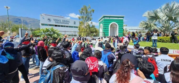 Normalistas exigen justicia para Yanqui Kothan