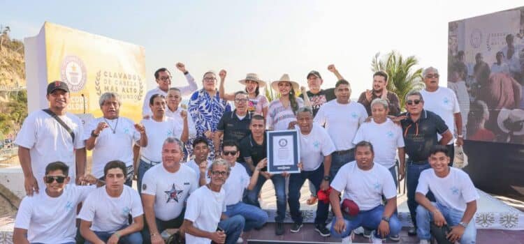 Entregan récord Guinness a clavadistas de La Quebrada