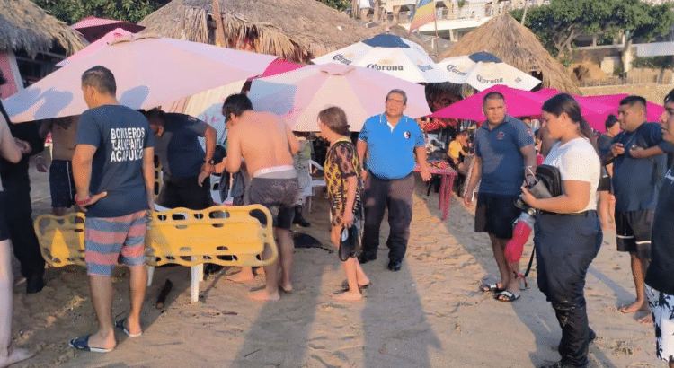 Rescatan a turistas en playa Condesa