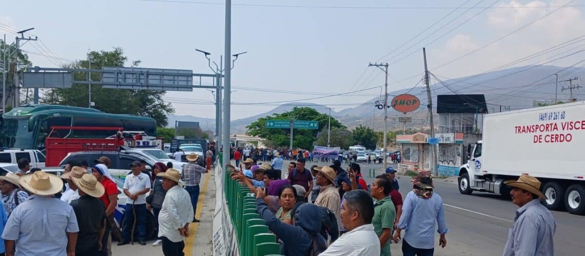Después de 8 horas, liberan la Autopista del Sol