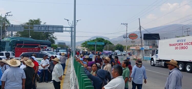 Después de 8 horas, liberan la Autopista del Sol