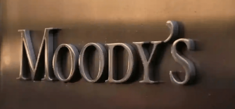 Baja Moody’s la calificación crediticia de Estados Unidos