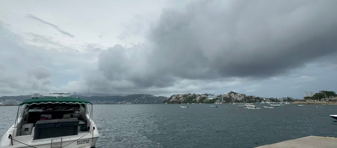 Cierran puerto de Acapulco a embarcaciones menores