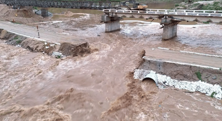 “Dalila” deja incomunicada a Omitlán, así como socavones, inundaciones, deslaves en Guerrero