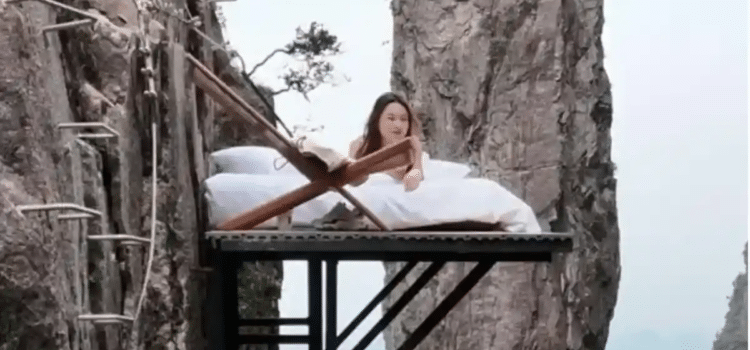 Dormir al borde del abismo: la nueva atracción turística