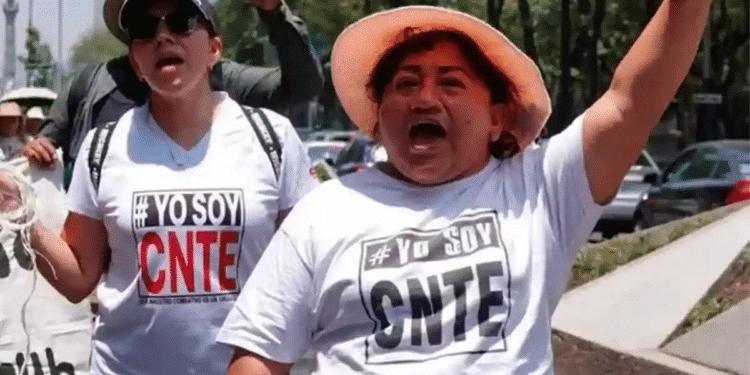 CNTE pone fin a paro y plantón en la Ciudad de México CNTE pone fin a paro y plantón en la Ciudad de México