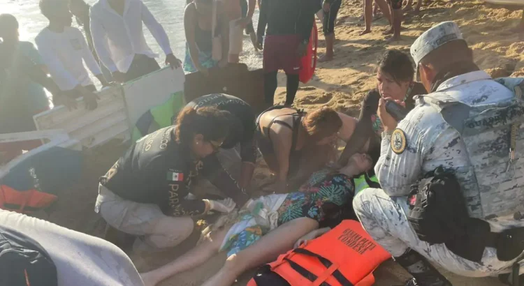 Una lancha embiste a joven turista y sufre grave herida