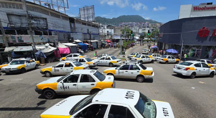Bloqueos en Acapulco tras operativo federal