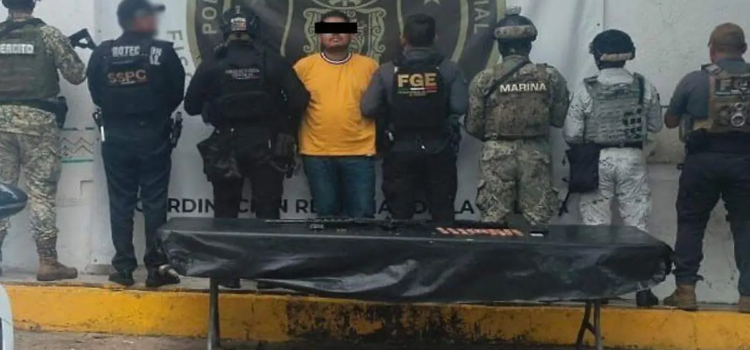 Detienen a presuntos responsables de delitos, además aseguran armas y drogas