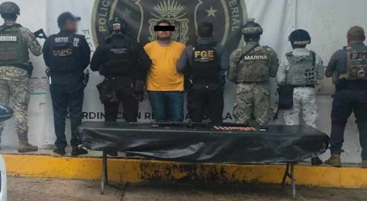 Detienen a presuntos responsables de delitos, además aseguran armas y drogas