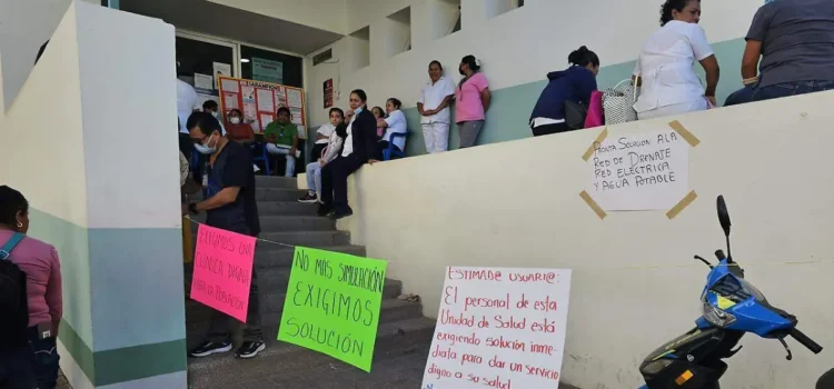 Continúa el paro en el centro de Salud de Tlapa Continúa el paro en el centro de Salud de Tlapa