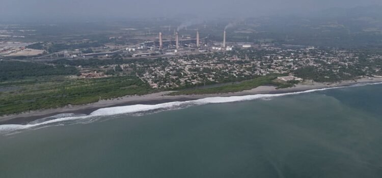 Buscan extender a Guerrero la búsqueda de adolescente desaparecido en el mar de Michoacán