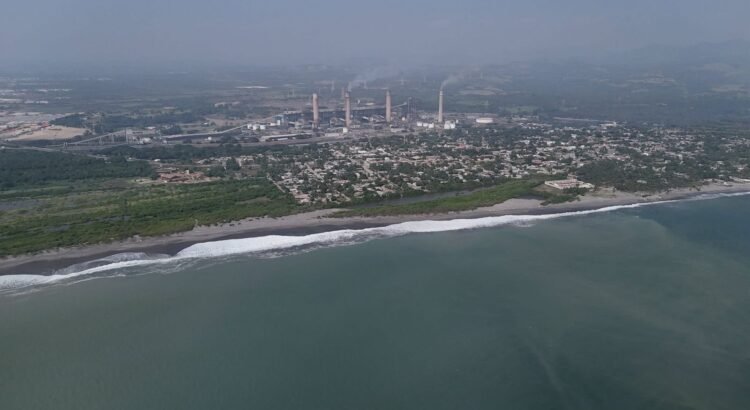 Buscan extender a Guerrero la búsqueda de adolescente desaparecido en el mar de Michoacán Buscan extender a Guerrero la búsqueda de adolescente desaparecido en el mar de Michoacán