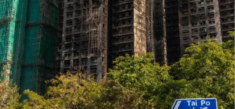 Inicia en Hong Kong tres días de duelo tras incendio en complejo residencial Inicia en Hong Kong tres días de duelo tras incendio en complejo residencial