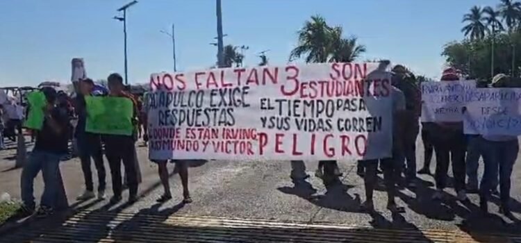 Más de 6 horas duró la protesta por 3 alumnos del Tecnológico desaparecidos Más de 6 horas duró la protesta por 3 alumnos del Tecnológico desaparecidos