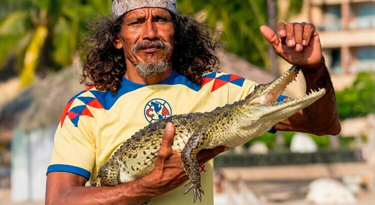 Fallece Tamakún; despiden al rey de los cocodrilos en playa de Zihuatanejo