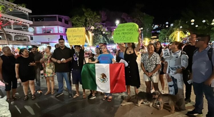 Realizan protesta y exigen la renuncia de la secretaria de Cultura de Guerrero