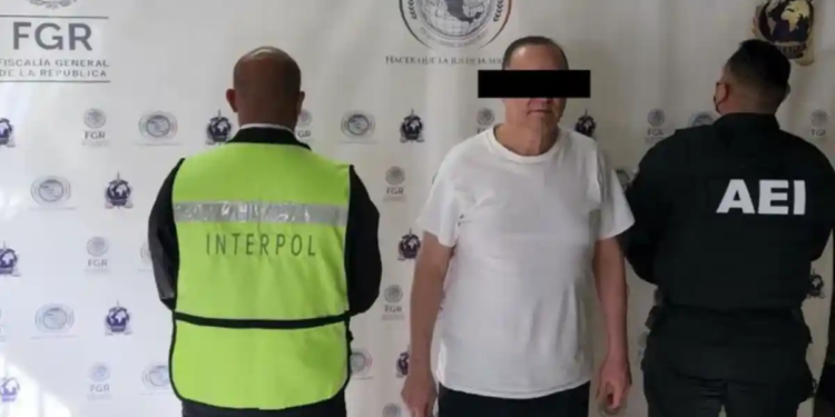 Detienen al exgobernador de Chihuahua