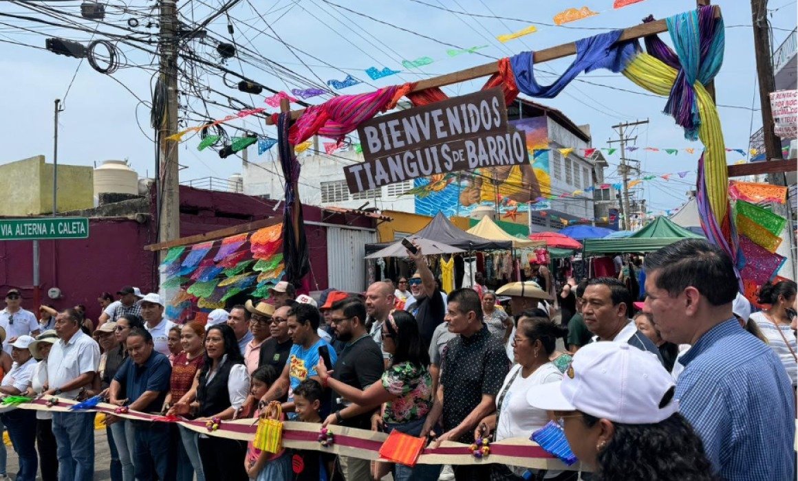 Acapulco impulsa economía local: Tianguis de Barrios reúne a 400 vendedores en su arranque