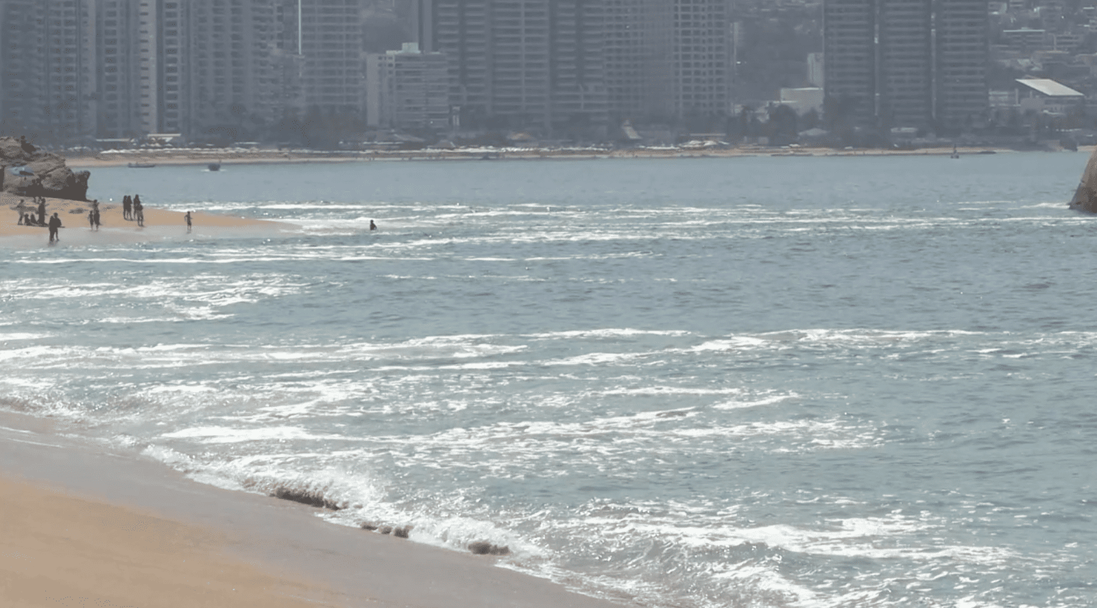 Alerta en Acapulco: autoridades piden evitar ingresar al mar por evento de mar de fondo