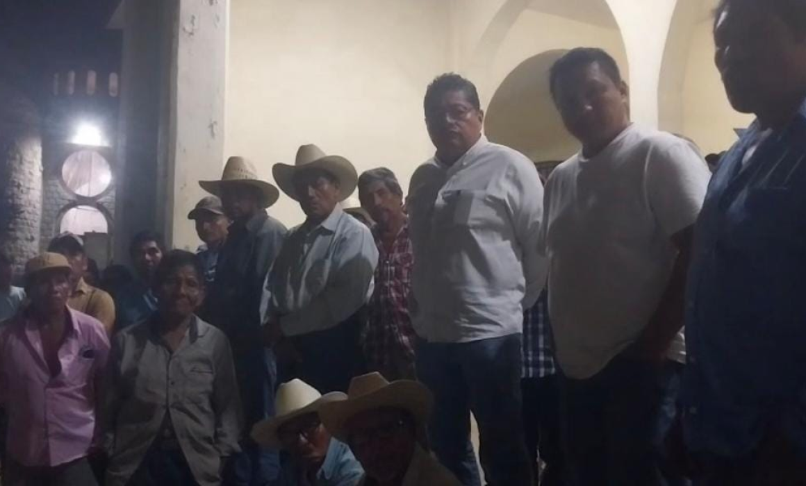 Escala tensión en Guerrero: retienen a funcionarios para exigir la liberación de líder indígena del Cipog-EZ