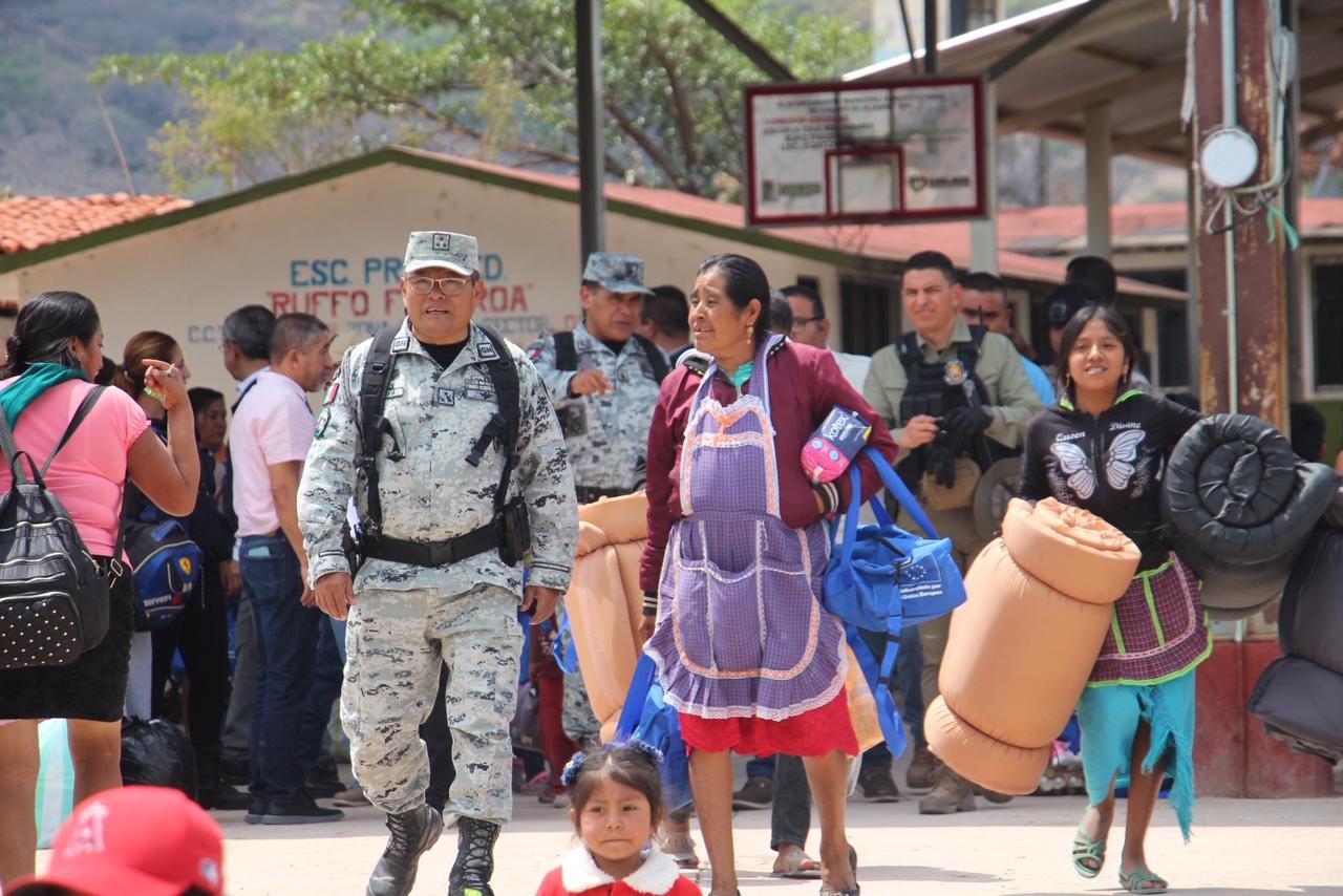 Regresan a casa familias desplazadas de Chilapa